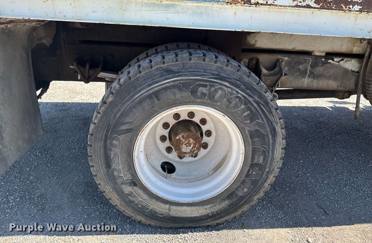 image for item DO0777 2004 International 4300 digger derrick truck