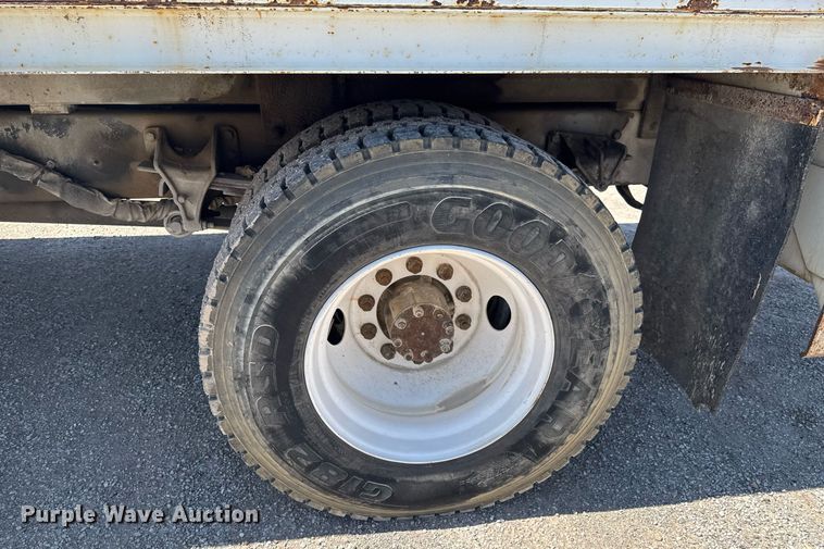 image for item DO0777 2004 International 4300 digger derrick truck