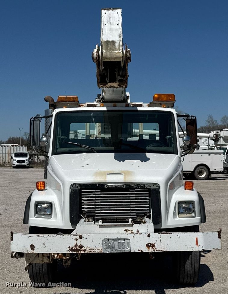 image for item DO0778 2001 Freightliner F80 bucket truck
