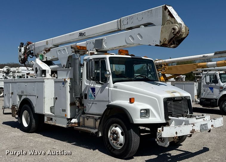 image for item DO0778 2001 Freightliner F80 bucket truck