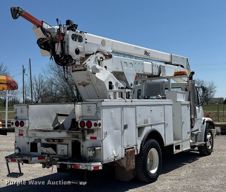 image for item DO0778 2001 Freightliner F80 bucket truck