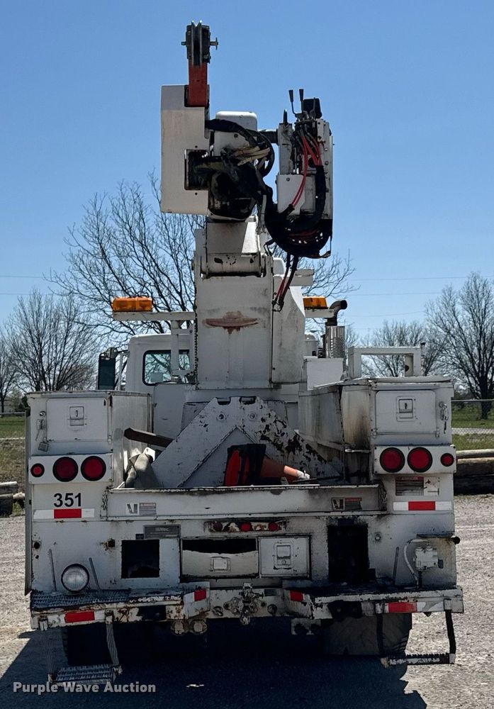 image for item DO0778 2001 Freightliner F80 bucket truck