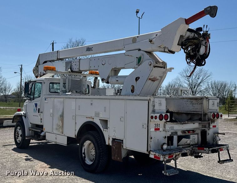 image for item DO0778 2001 Freightliner F80 bucket truck