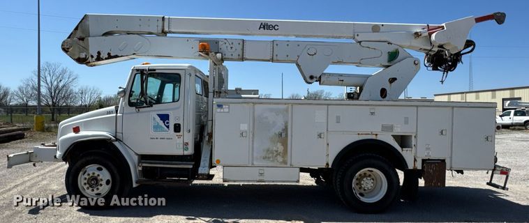 image for item DO0778 2001 Freightliner F80 bucket truck