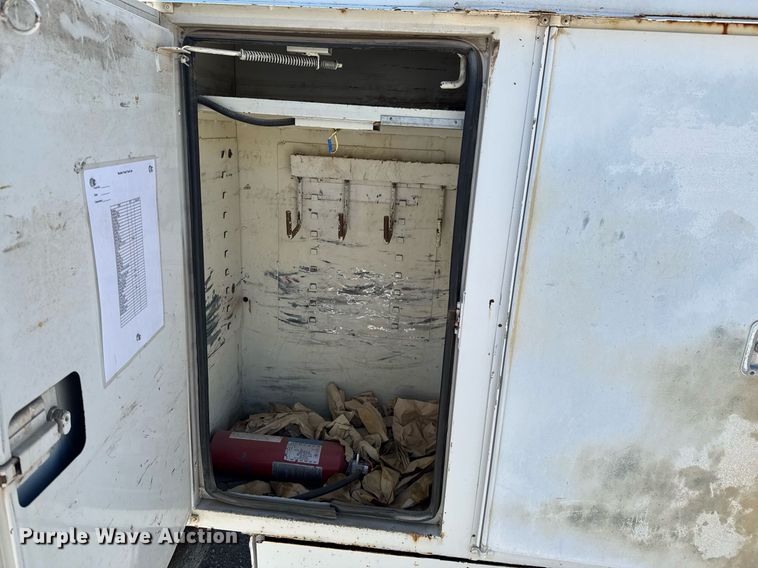 image for item DO0778 2001 Freightliner F80 bucket truck