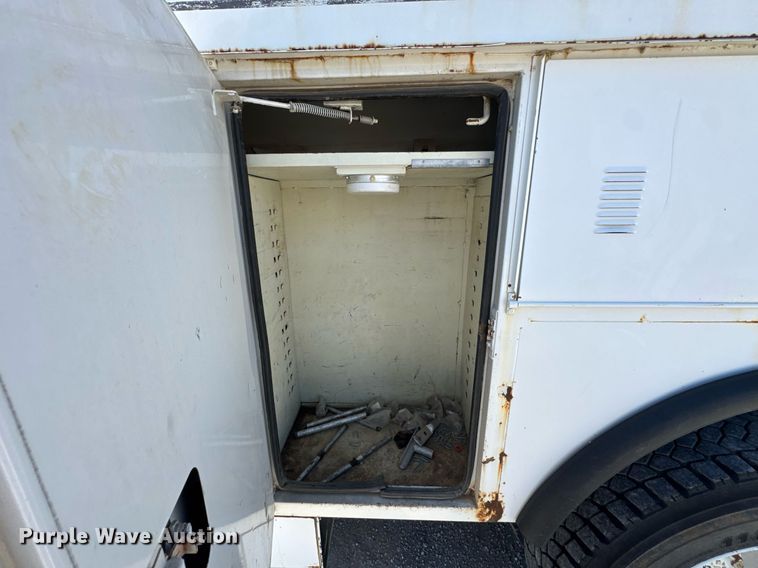 image for item DO0778 2001 Freightliner F80 bucket truck