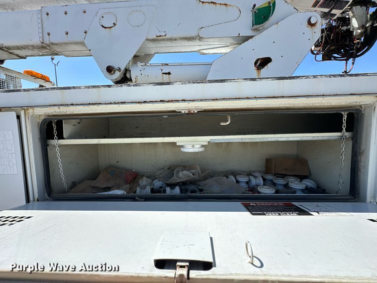 image for item DO0778 2001 Freightliner F80 bucket truck