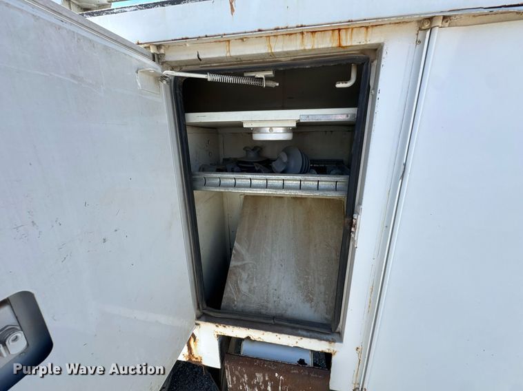 image for item DO0778 2001 Freightliner F80 bucket truck