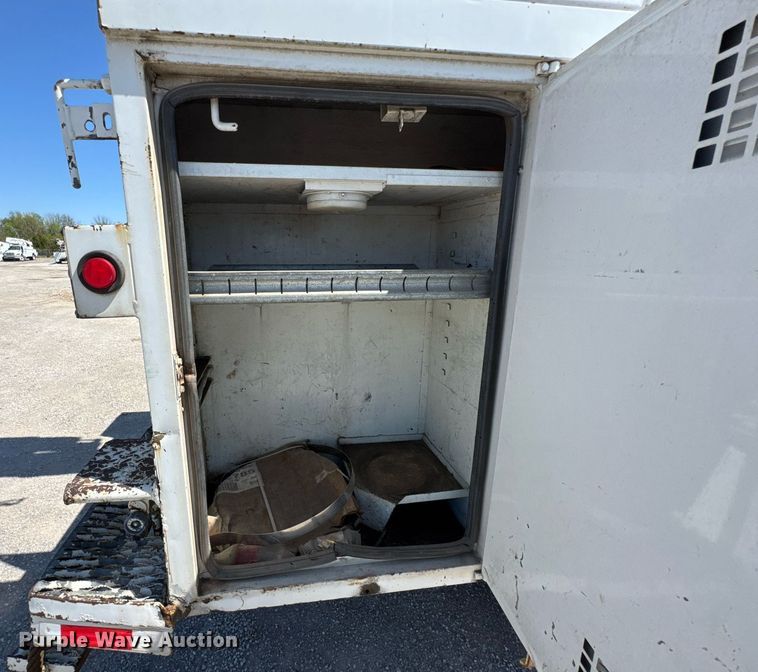 image for item DO0778 2001 Freightliner F80 bucket truck