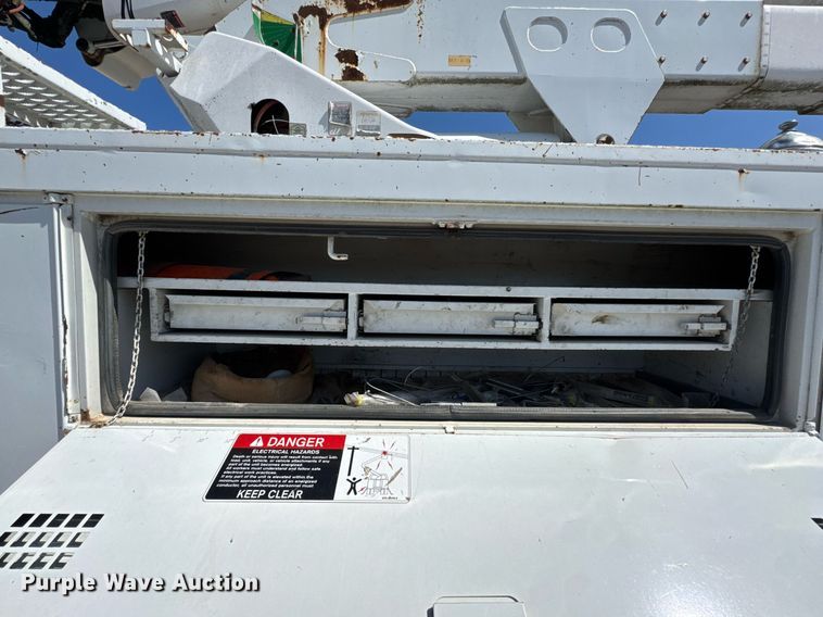 image for item DO0778 2001 Freightliner F80 bucket truck