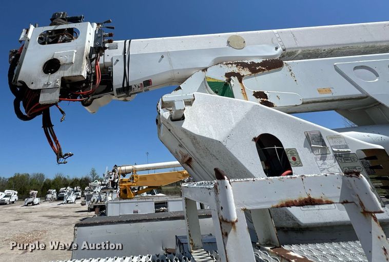 image for item DO0778 2001 Freightliner F80 bucket truck