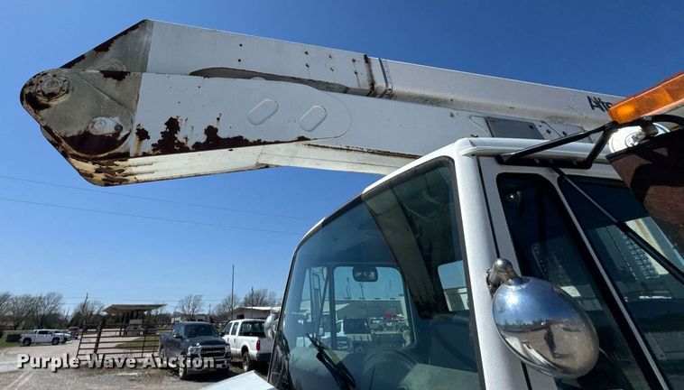 image for item DO0778 2001 Freightliner F80 bucket truck