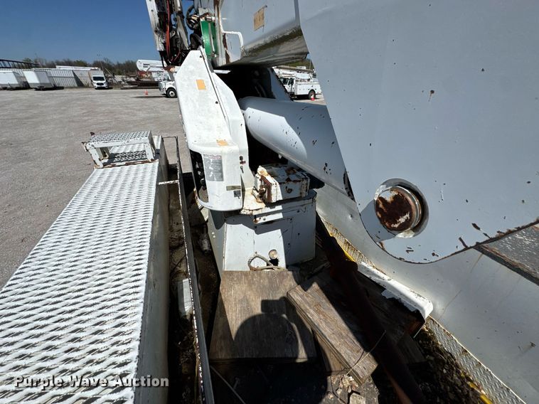 image for item DO0778 2001 Freightliner F80 bucket truck