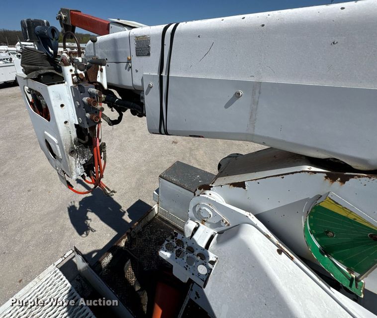 image for item DO0778 2001 Freightliner F80 bucket truck