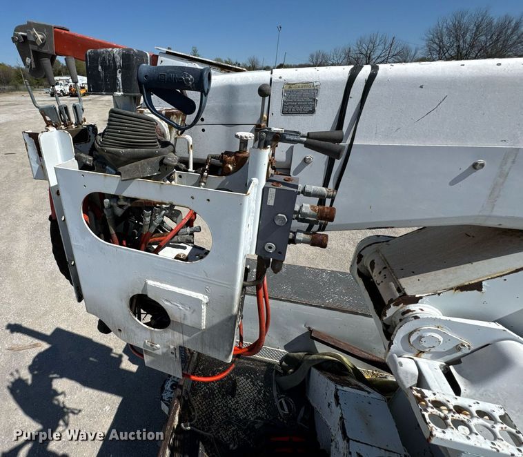 image for item DO0778 2001 Freightliner F80 bucket truck