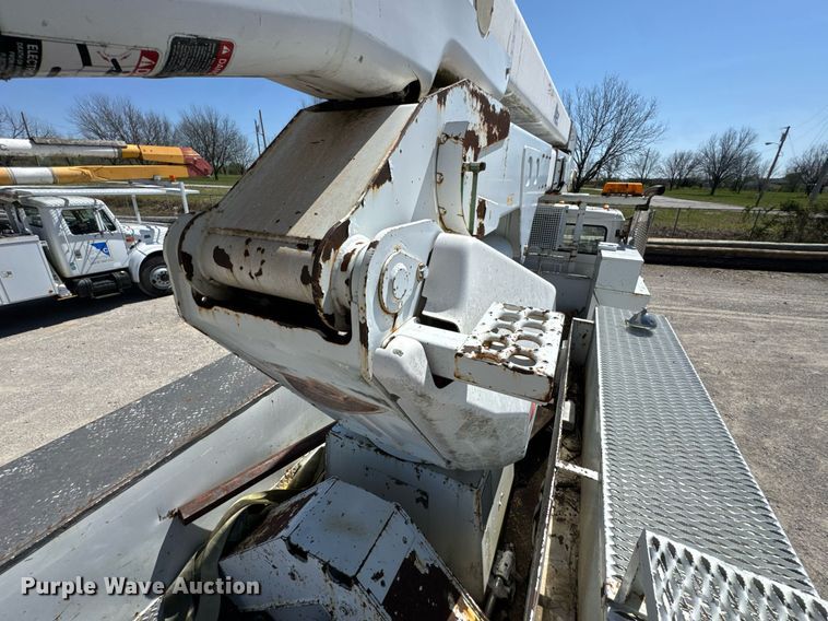 image for item DO0778 2001 Freightliner F80 bucket truck