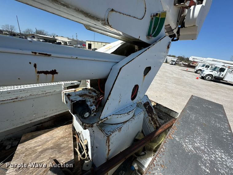 image for item DO0778 2001 Freightliner F80 bucket truck