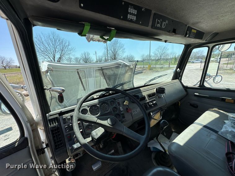 image for item DO0778 2001 Freightliner F80 bucket truck