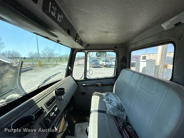 image for item DO0778 2001 Freightliner F80 bucket truck