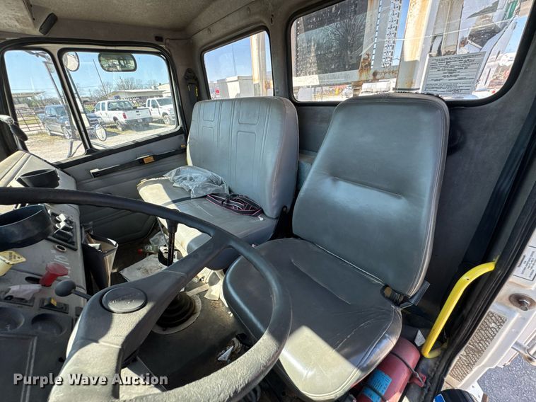 image for item DO0778 2001 Freightliner F80 bucket truck