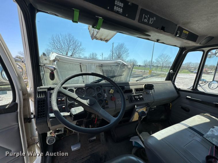 image for item DO0778 2001 Freightliner F80 bucket truck