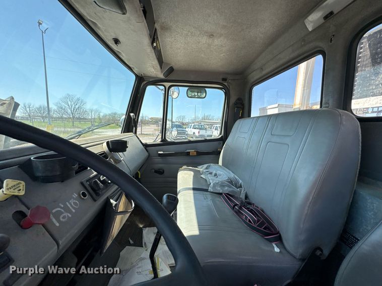 image for item DO0778 2001 Freightliner F80 bucket truck