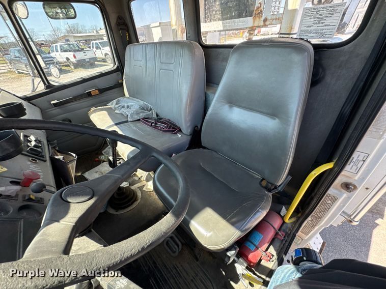 image for item DO0778 2001 Freightliner F80 bucket truck