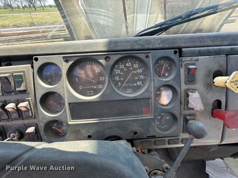 image for item DO0778 2001 Freightliner F80 bucket truck