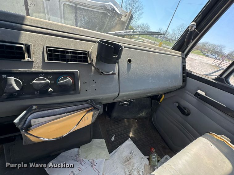 image for item DO0778 2001 Freightliner F80 bucket truck