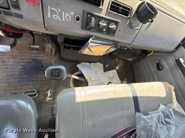 image for item DO0778 2001 Freightliner F80 bucket truck