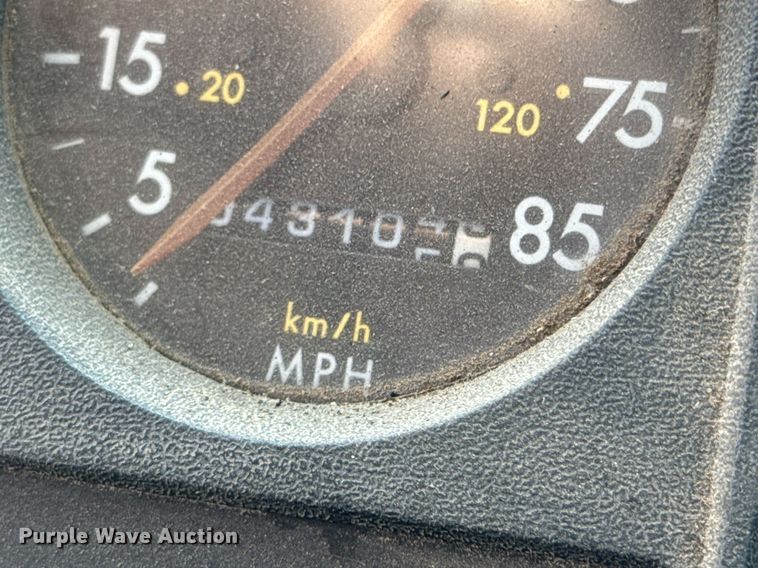 image for item DO0778 2001 Freightliner F80 bucket truck