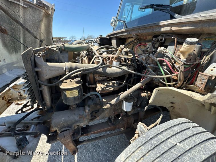image for item DO0778 2001 Freightliner F80 bucket truck