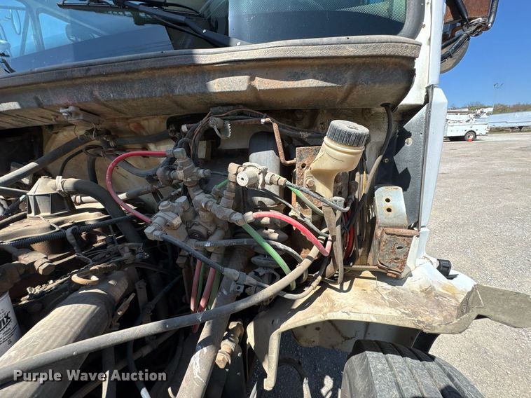 image for item DO0778 2001 Freightliner F80 bucket truck