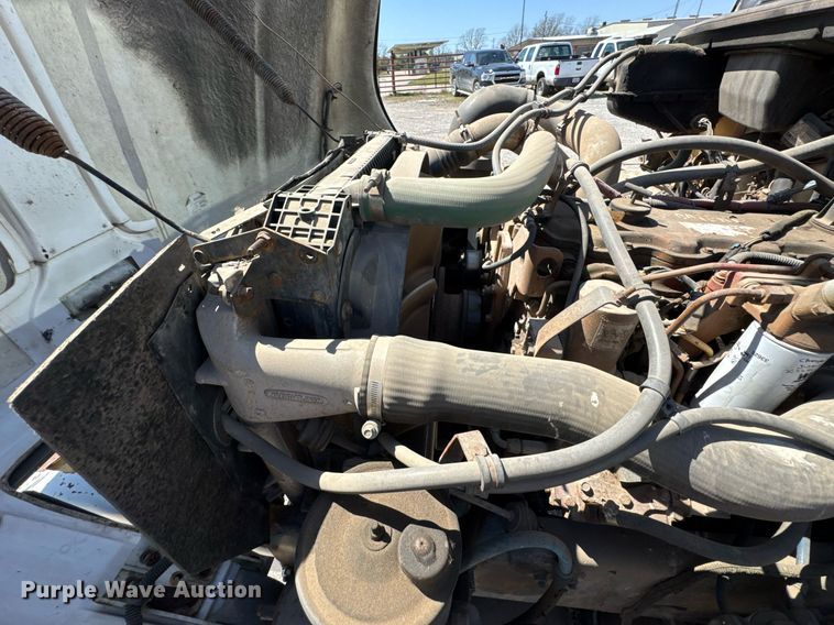 image for item DO0778 2001 Freightliner F80 bucket truck