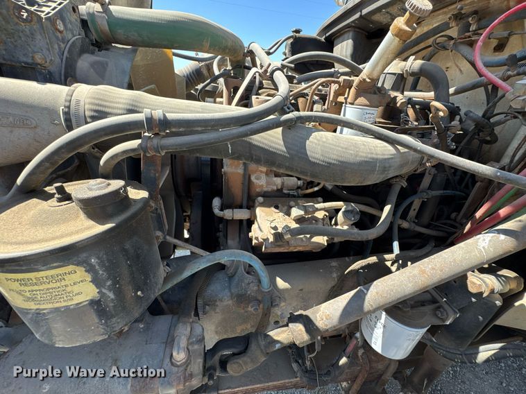 image for item DO0778 2001 Freightliner F80 bucket truck