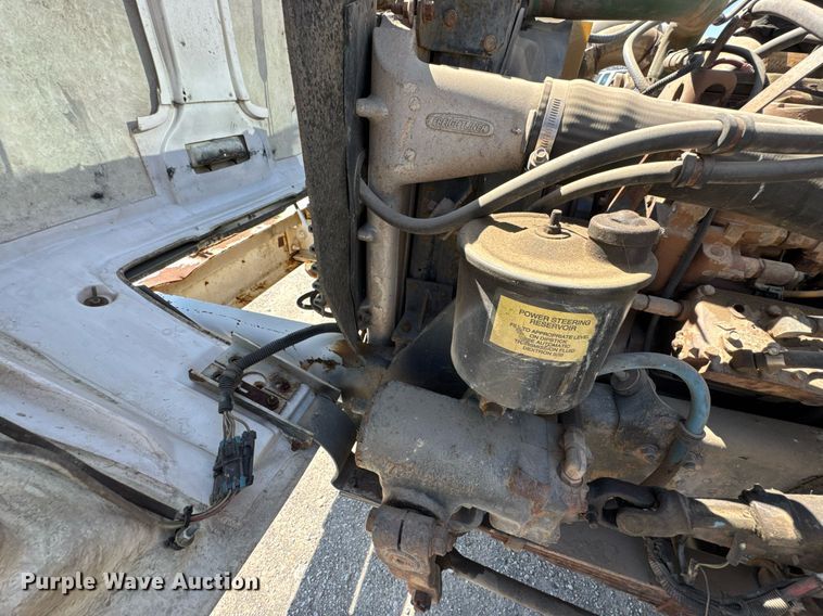 image for item DO0778 2001 Freightliner F80 bucket truck