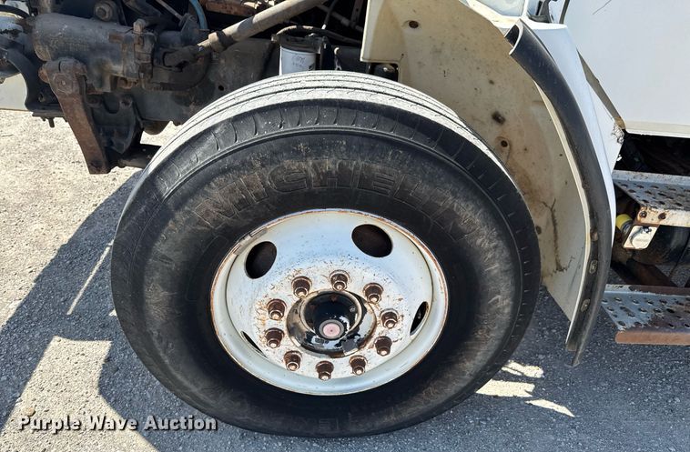 image for item DO0778 2001 Freightliner F80 bucket truck