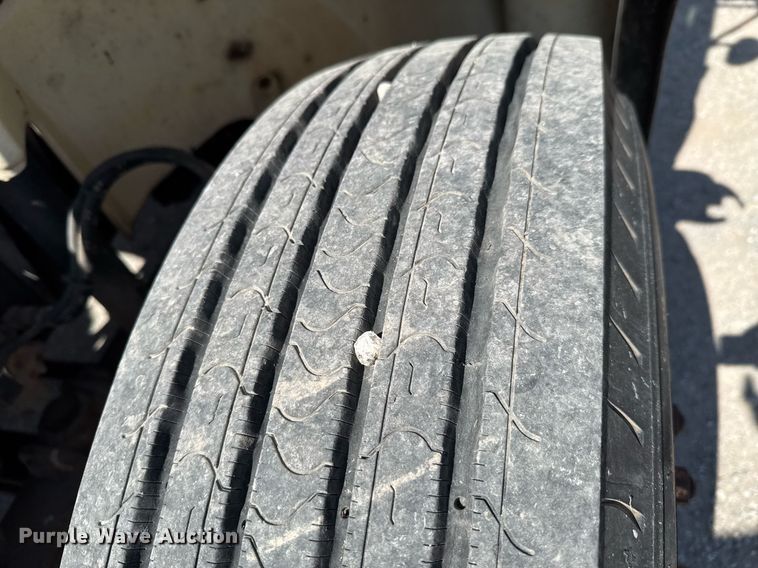 image for item DO0778 2001 Freightliner F80 bucket truck