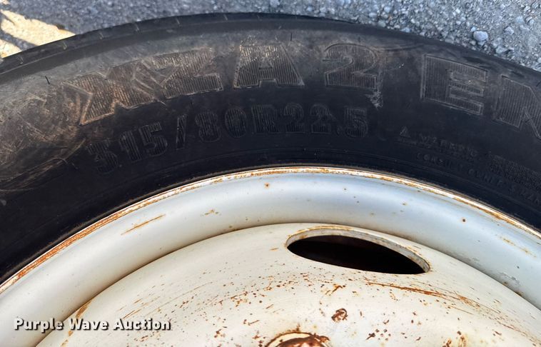 image for item DO0778 2001 Freightliner F80 bucket truck