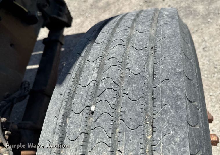 image for item DO0778 2001 Freightliner F80 bucket truck