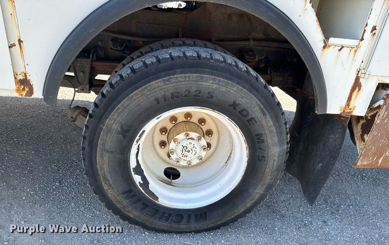 image for item DO0778 2001 Freightliner F80 bucket truck