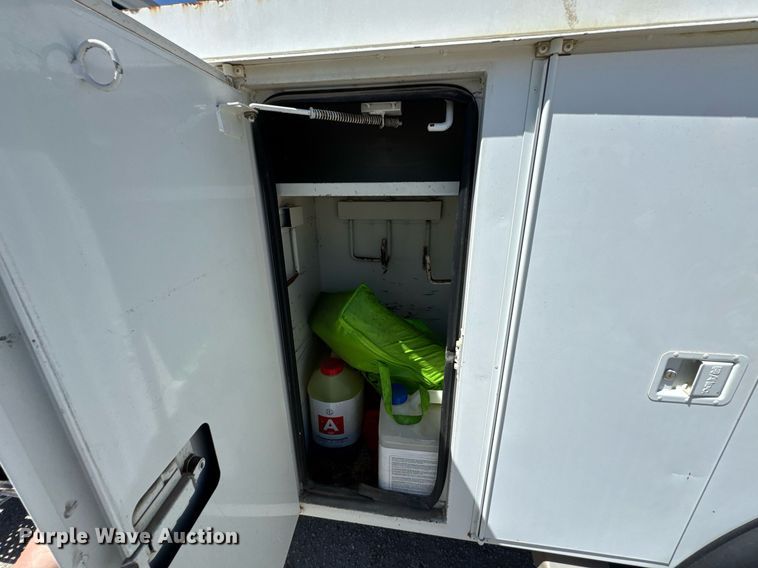 image for item DO0779 2005 International 4300 digger derrick truck