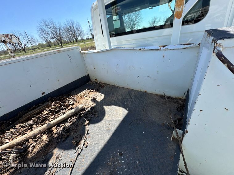 image for item DO0779 2005 International 4300 digger derrick truck