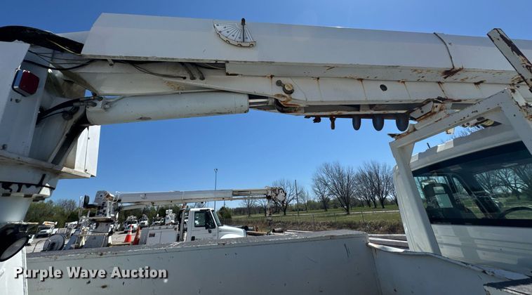 image for item DO0779 2005 International 4300 digger derrick truck