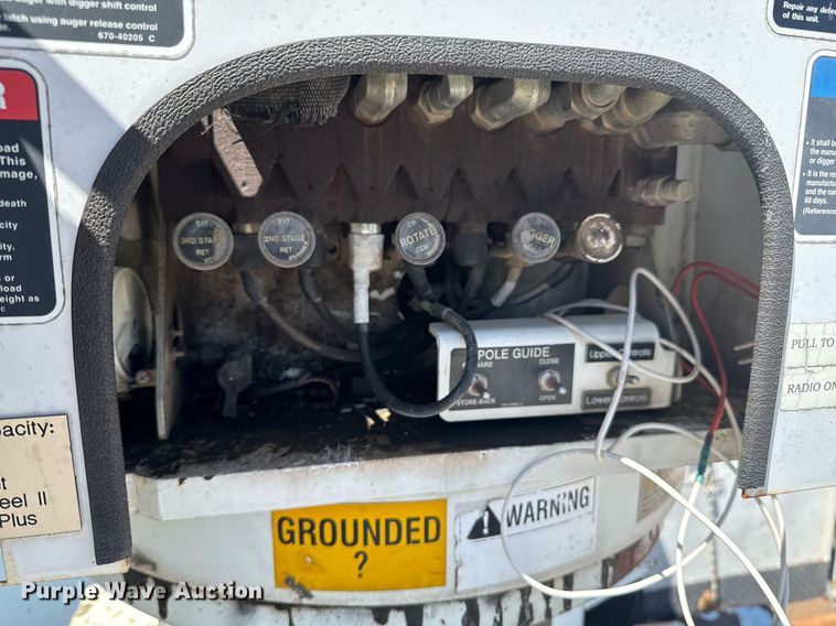 image for item DO0779 2005 International 4300 digger derrick truck