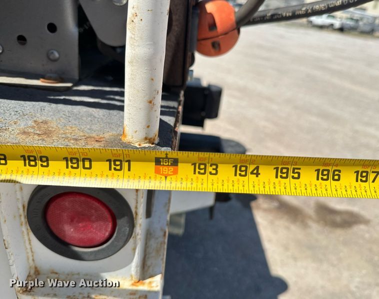 image for item DO0779 2005 International 4300 digger derrick truck