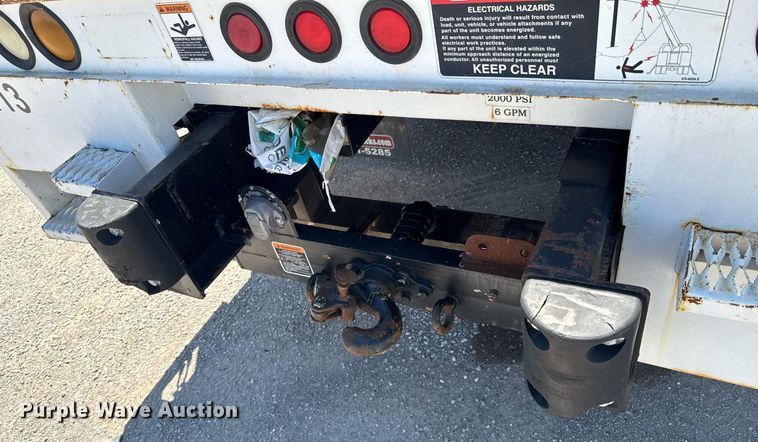 image for item DO0779 2005 International 4300 digger derrick truck