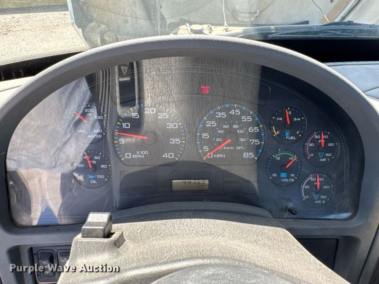 image for item DO0779 2005 International 4300 digger derrick truck