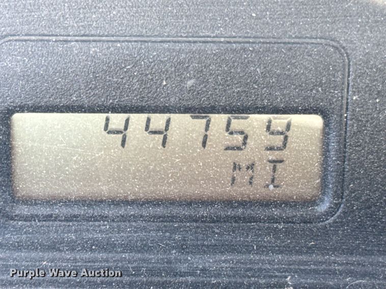 image for item DO0779 2005 International 4300 digger derrick truck