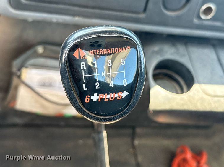 image for item DO0779 2005 International 4300 digger derrick truck